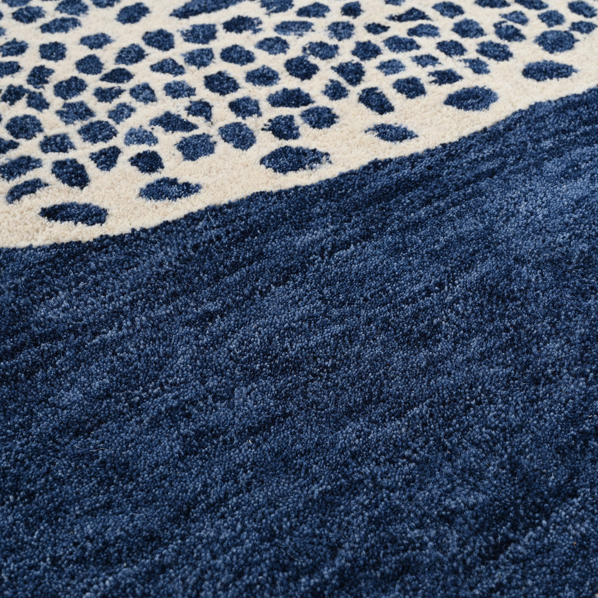 Hand-Tufted Snake Wool Rug