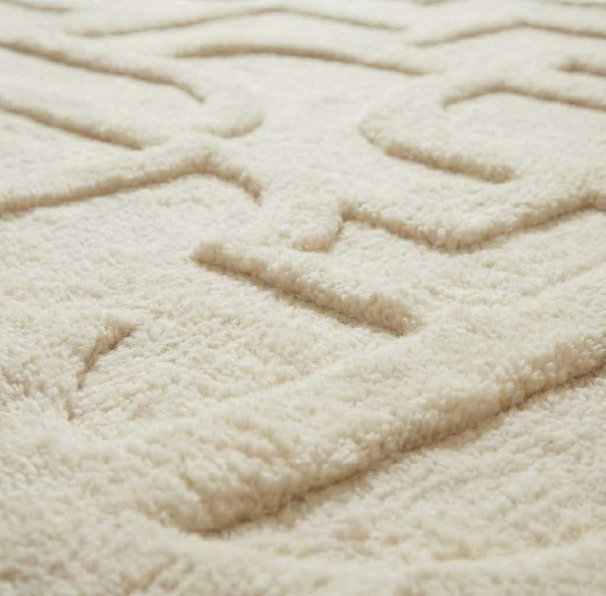 Hand-Tufted Wool Rug Scalloped Edge Modern Geometric Pattern