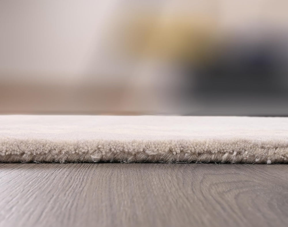 Hand-Tufted Wool Rug - Intricate White Vine Border Carpet