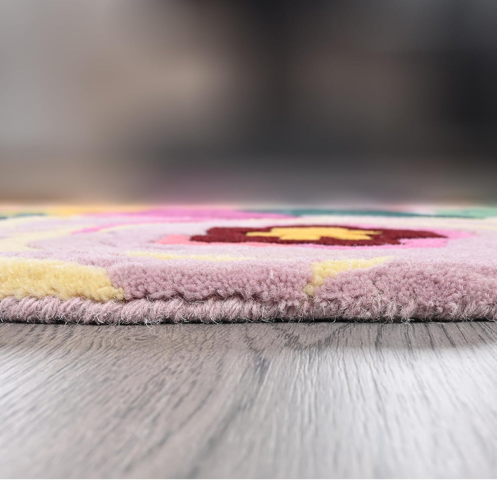 Floral Hand-Tufted Wool Rug – Vibrant Color, Plush Feel, Unique Scalloped Edge