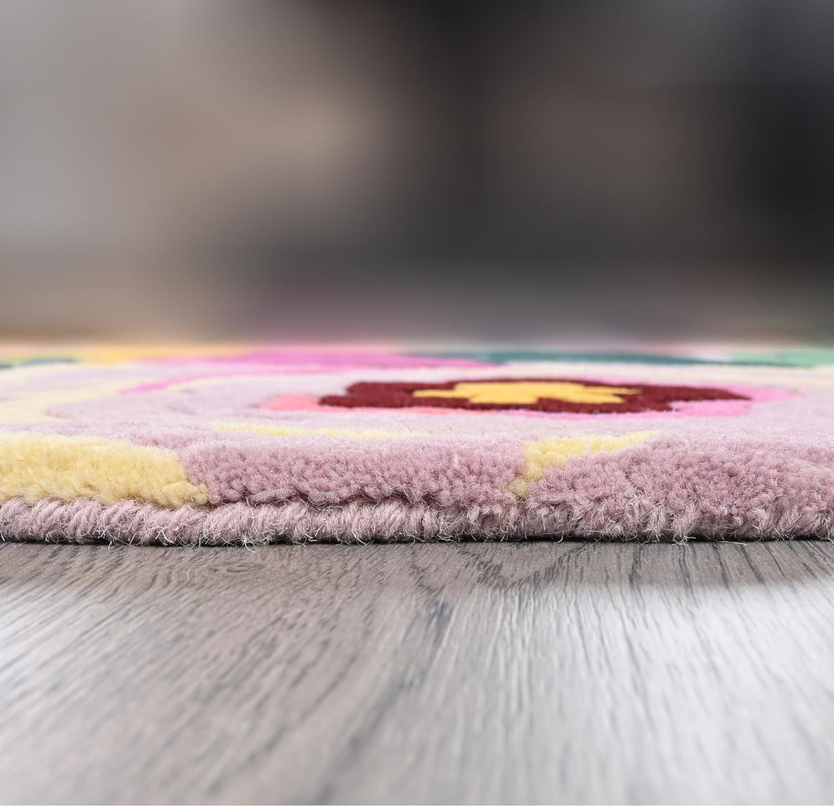 Floral Hand-Tufted Wool Rug – Vibrant Color, Plush Feel, Unique Scalloped Edge