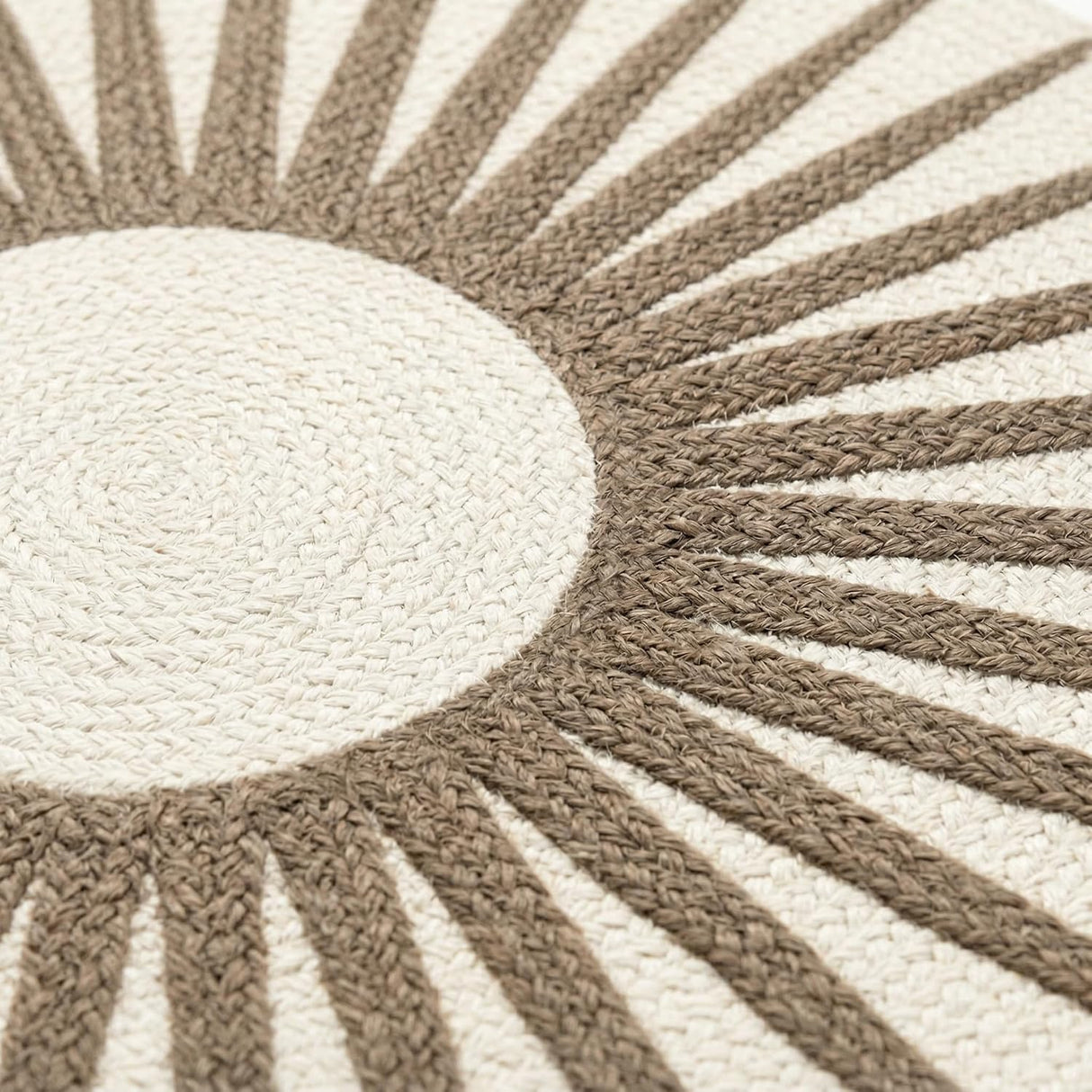 Round Jute Rug – Handwoven Natural Fiber Accent Rug