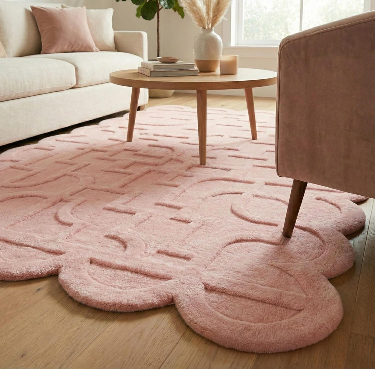 Hand-Tufted Wool Rug Scalloped Edge Modern Geometric Pattern
