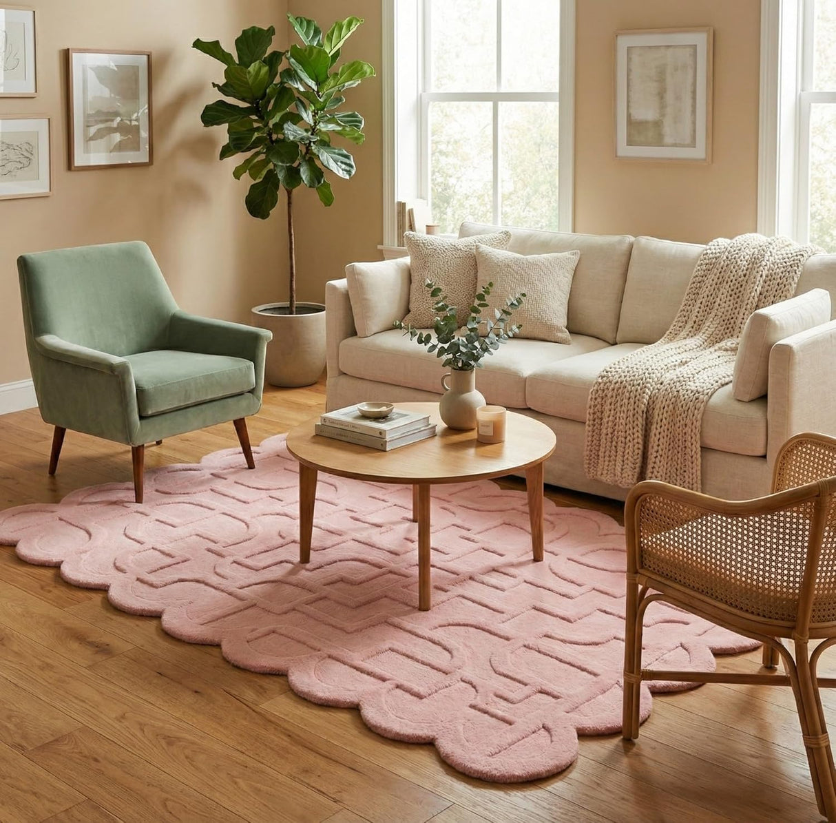 Hand-Tufted Wool Rug Scalloped Edge Modern Geometric Pattern