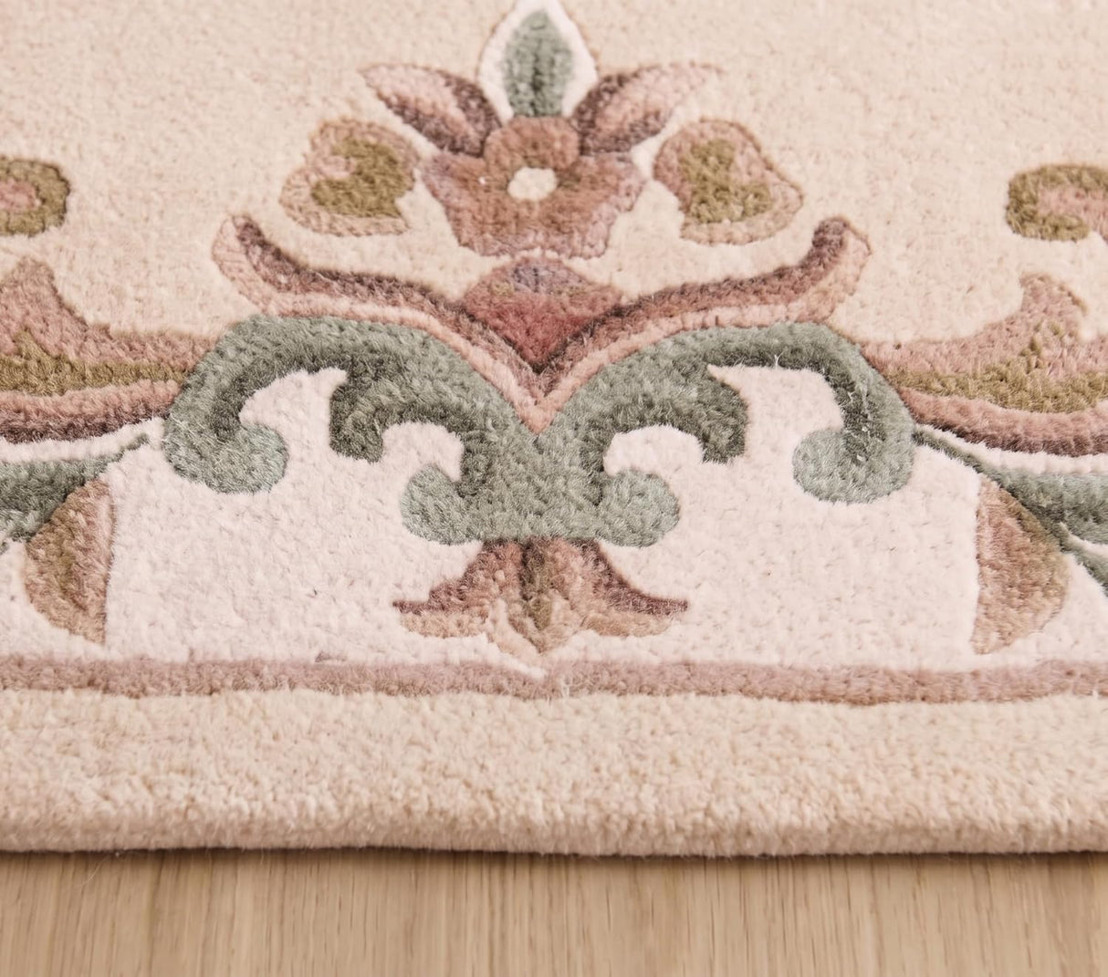 Handmade Traditional Wool Rug | Floral Medallion Border Design