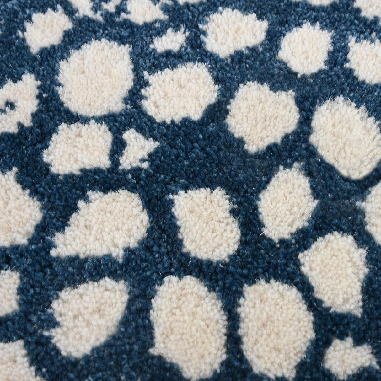 Hand-Tufted Antelope Wool Area Rug – Animal Print, Modern Carpet