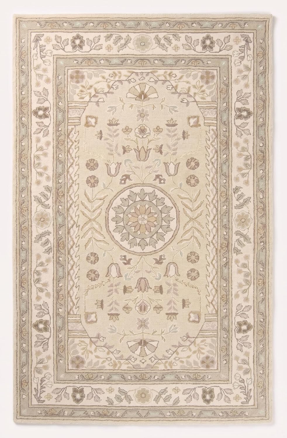 Traditional Hand-Tufted Wool Area Rug, Floral Medallion Design