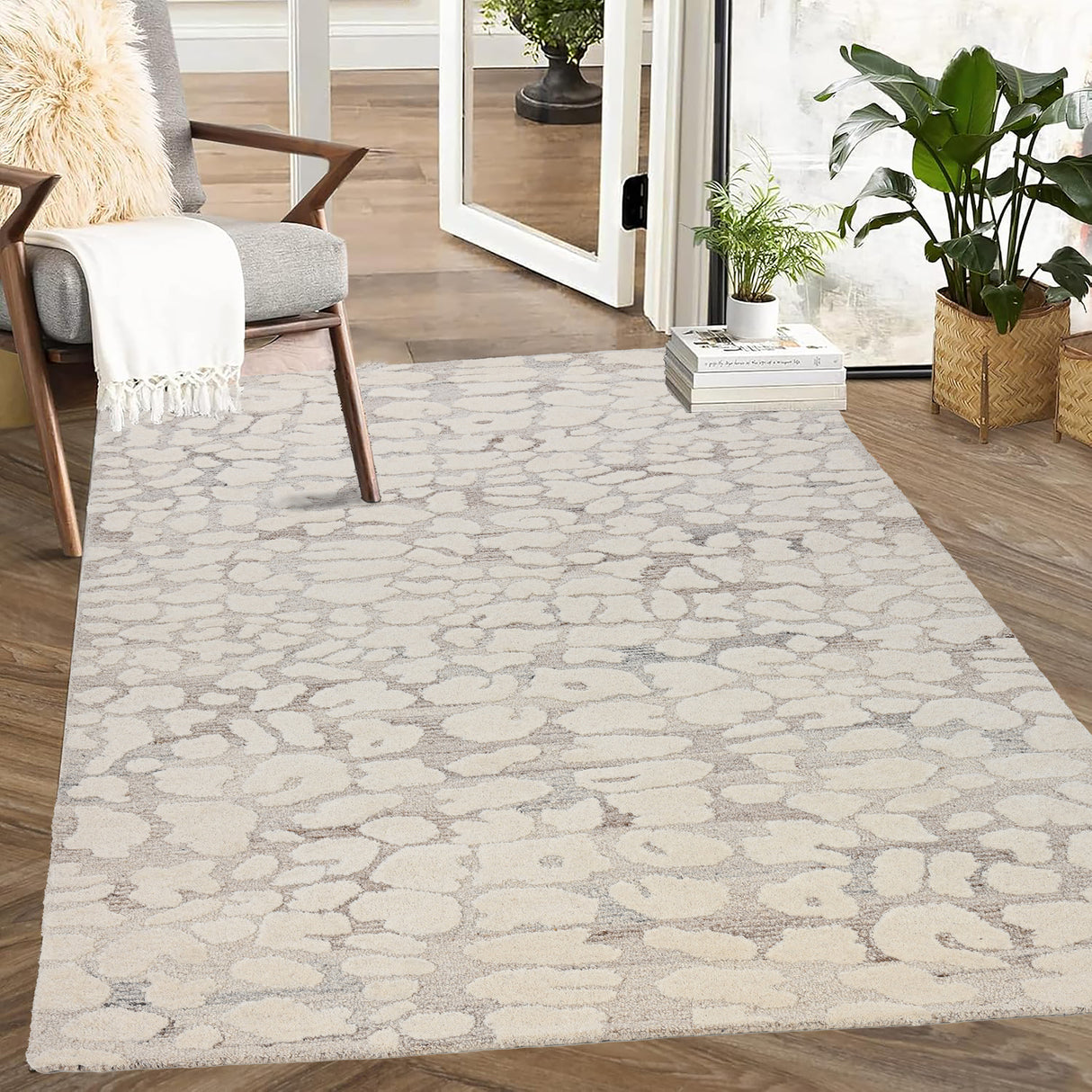 Handmade Beige Abstract Wool Area Rug – Soft Plush Texture with Contemporary Design for Modern and Classic Interiors, Perfect for Living Room, Bedroom, or Dining Room Décor