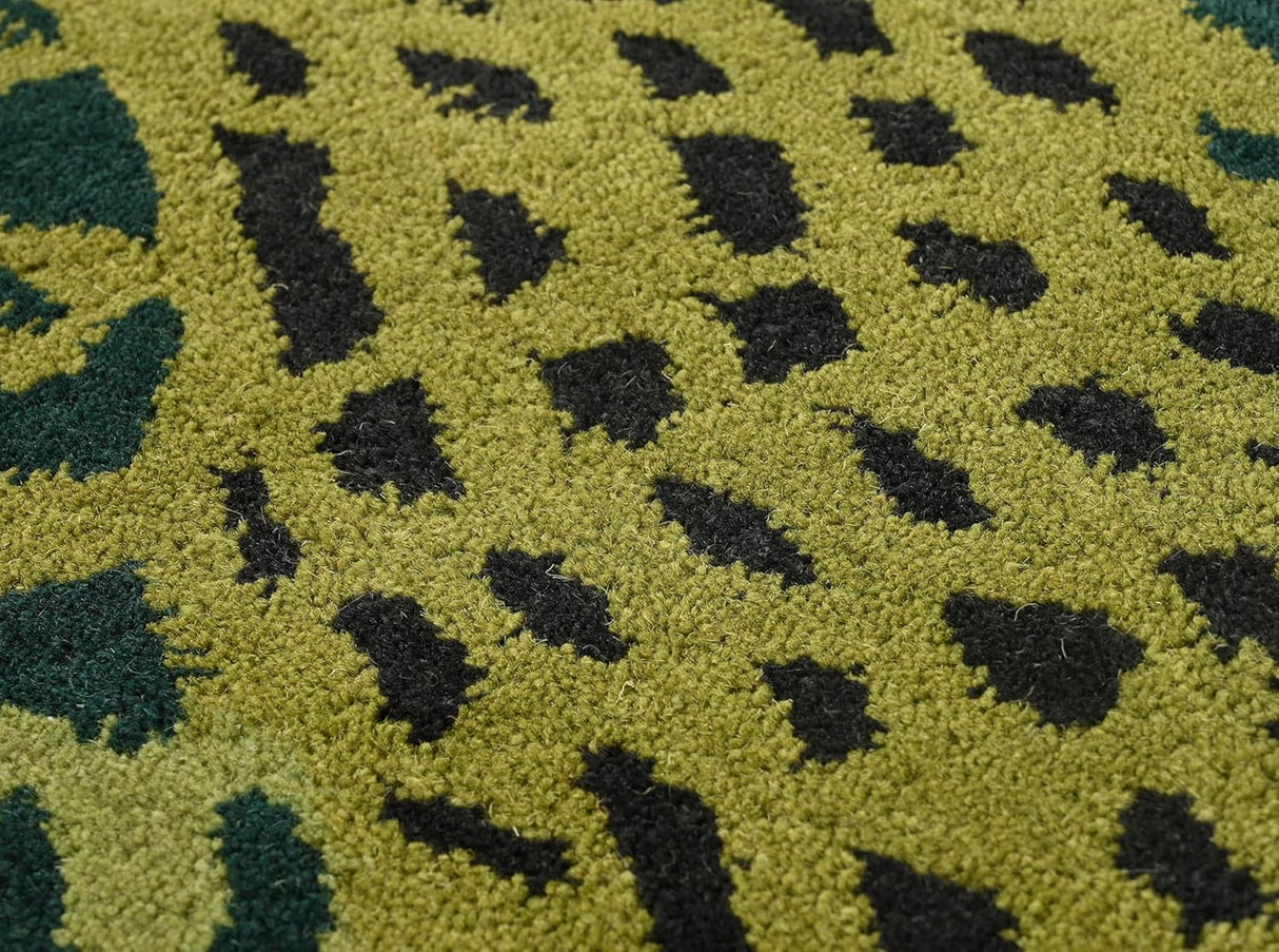 Handmade 100% Wool Area Rug with Realistic Crocodile-Inspired Animal Print Design