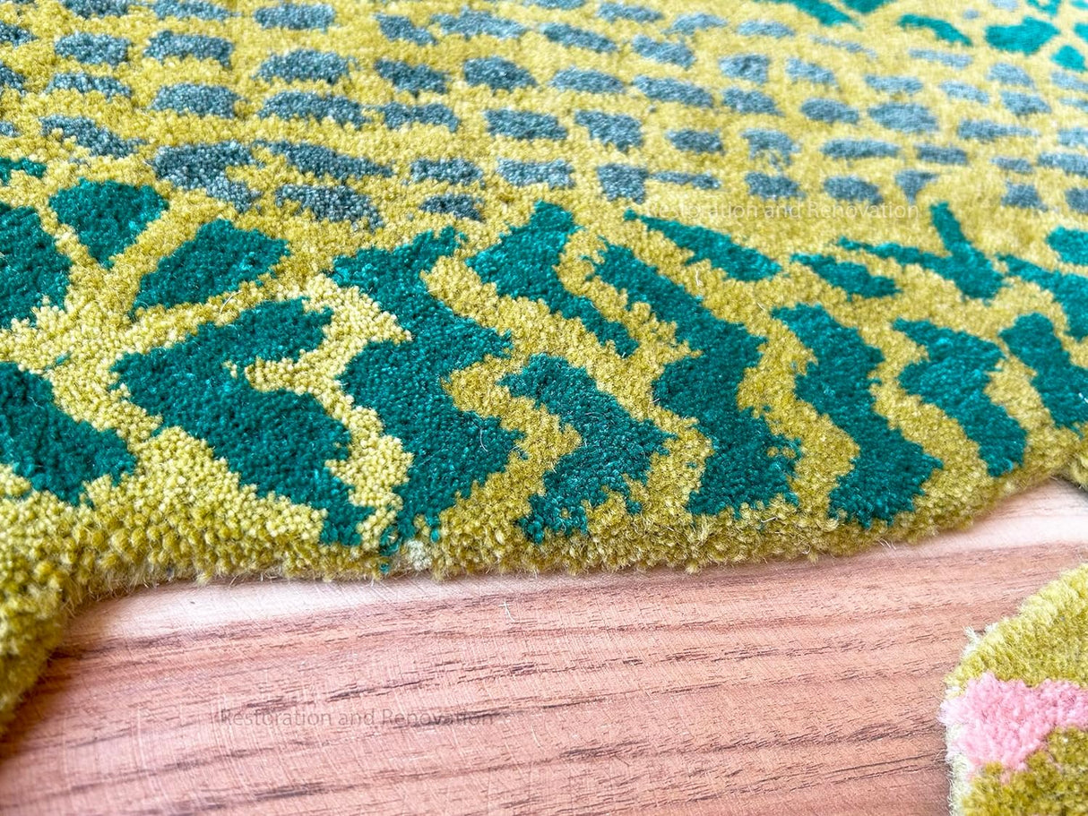 Handmade 100% Wool Area Rug with Realistic Crocodile-Inspired Animal Print Design