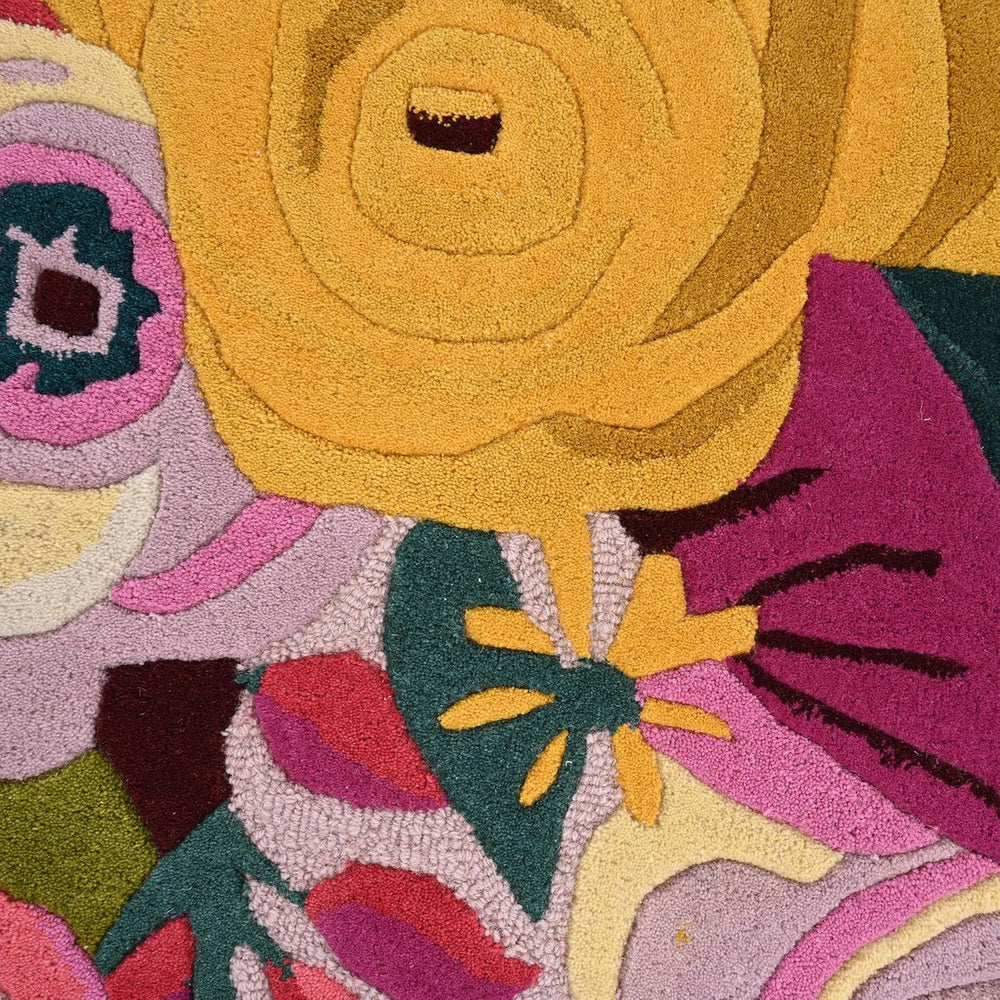 Floral Hand-Tufted Wool Rug – Vibrant Color, Plush Feel, Unique Scalloped Edge