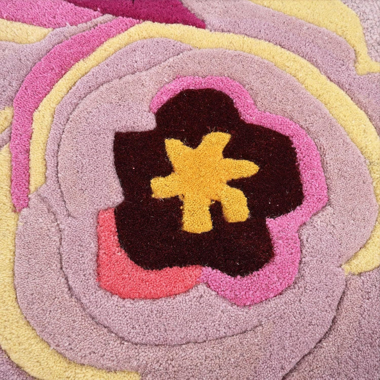 Floral Hand-Tufted Wool Rug – Vibrant Color, Plush Feel, Unique Scalloped Edge