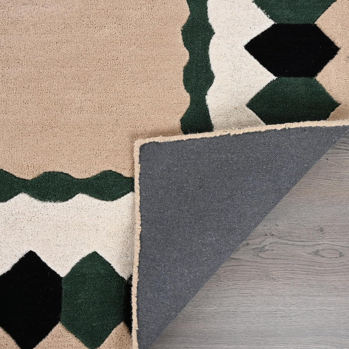 Hand-Tufted Wool Rug – Geometric Border Design in Black, Green & Beige
