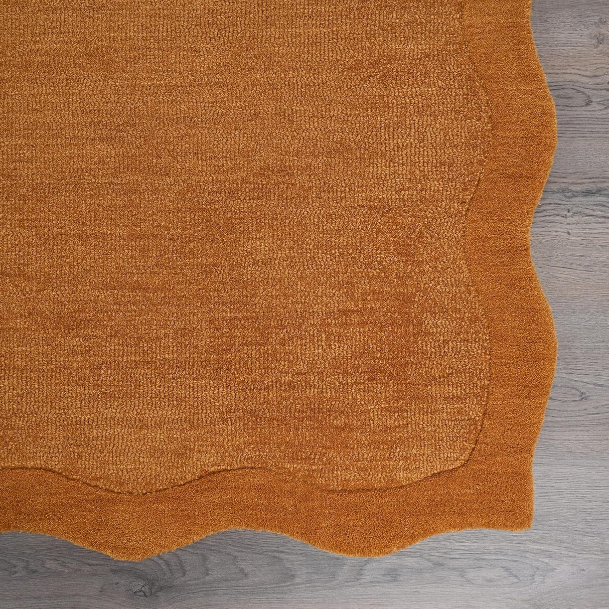Scalloped Wool Rug – Hand-Tufted, Thick & Soft, Wavy Edge with Cotton Backing