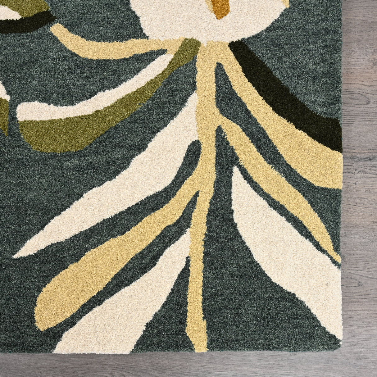 Hand-Tufted Wool Area Rug with Tropical Floral Design