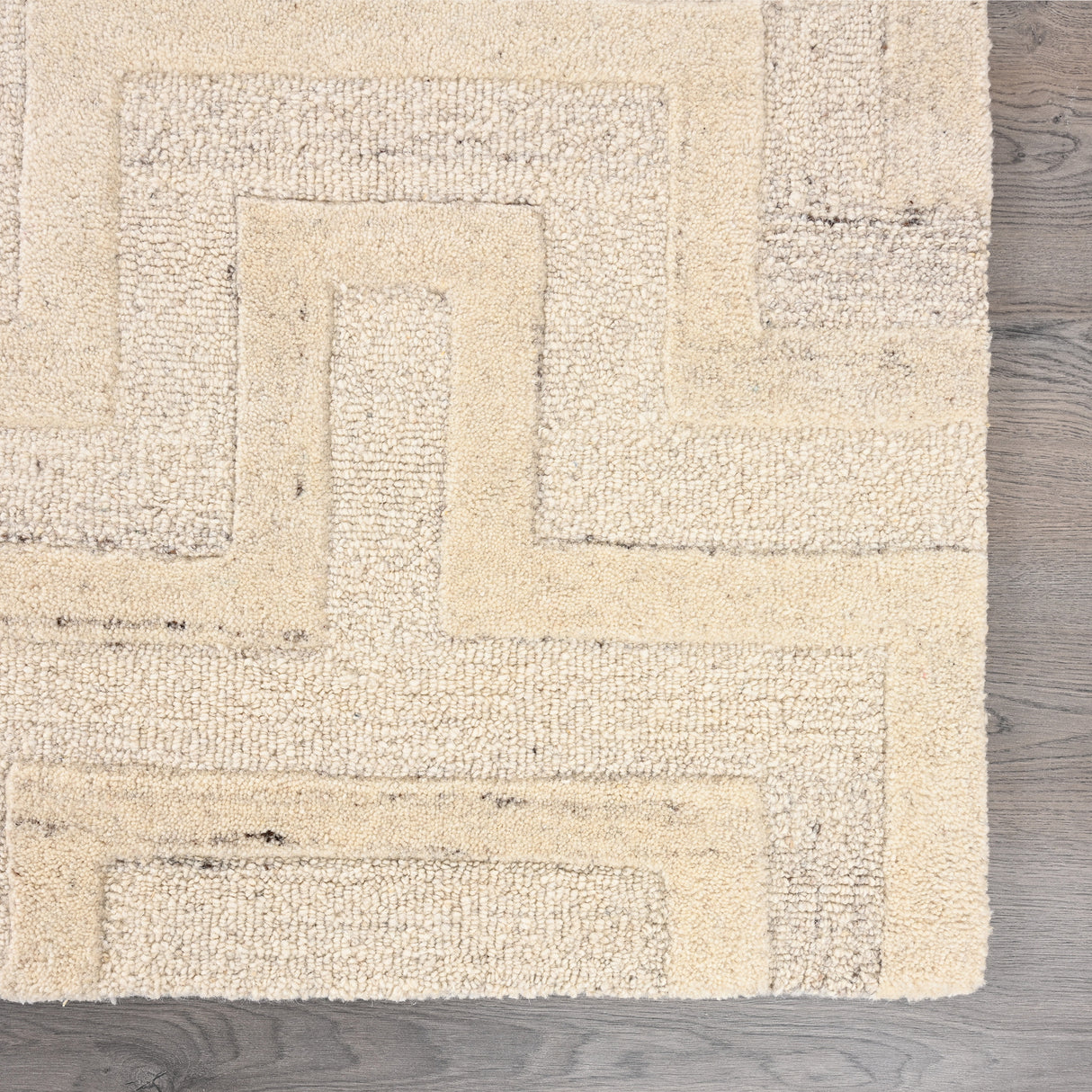 Geometric Wool Rug – Hand-Tufted, Modern Maze Design, Soft & Durable