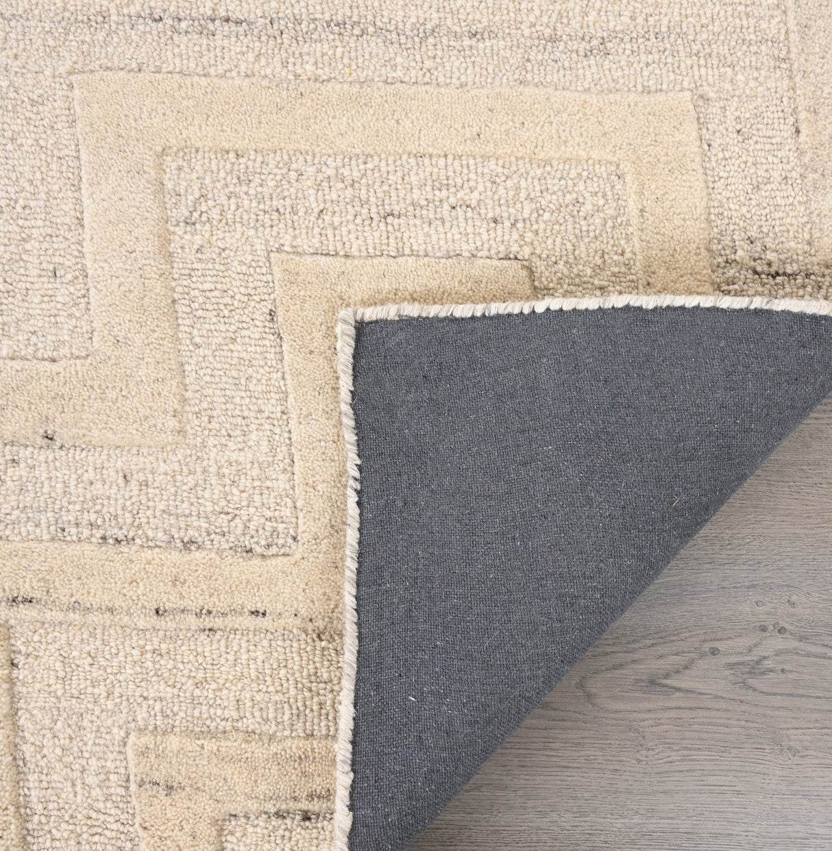 Geometric Wool Rug – Hand-Tufted, Modern Maze Design, Soft & Durable