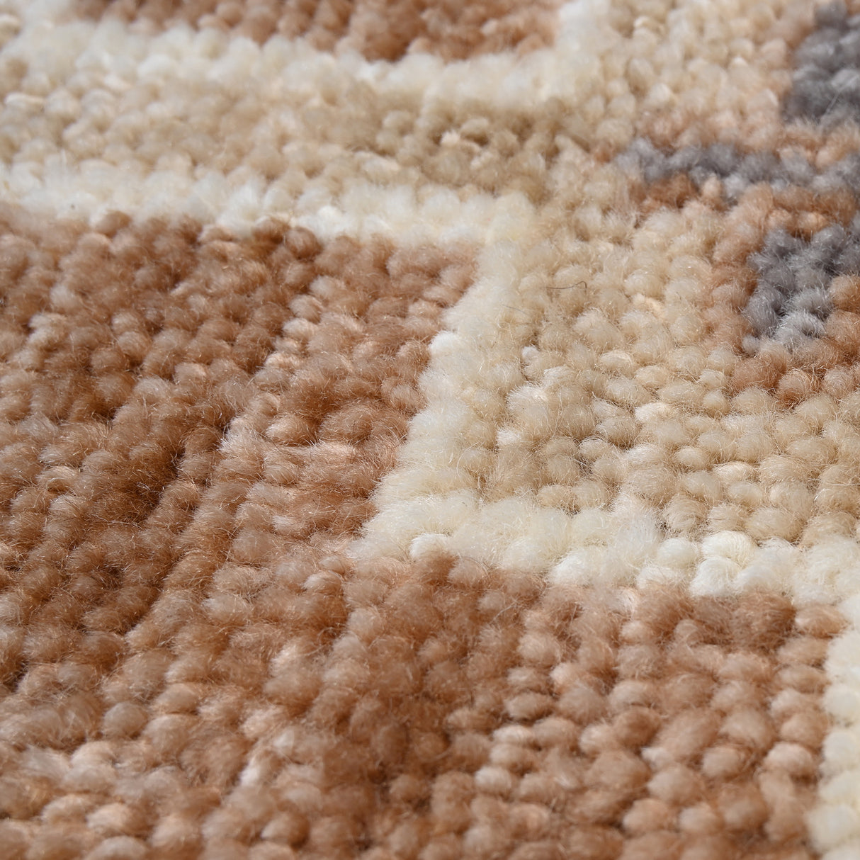 Hand-Knotted Wool Rug – Tribal Medallion Design in Natural Tones