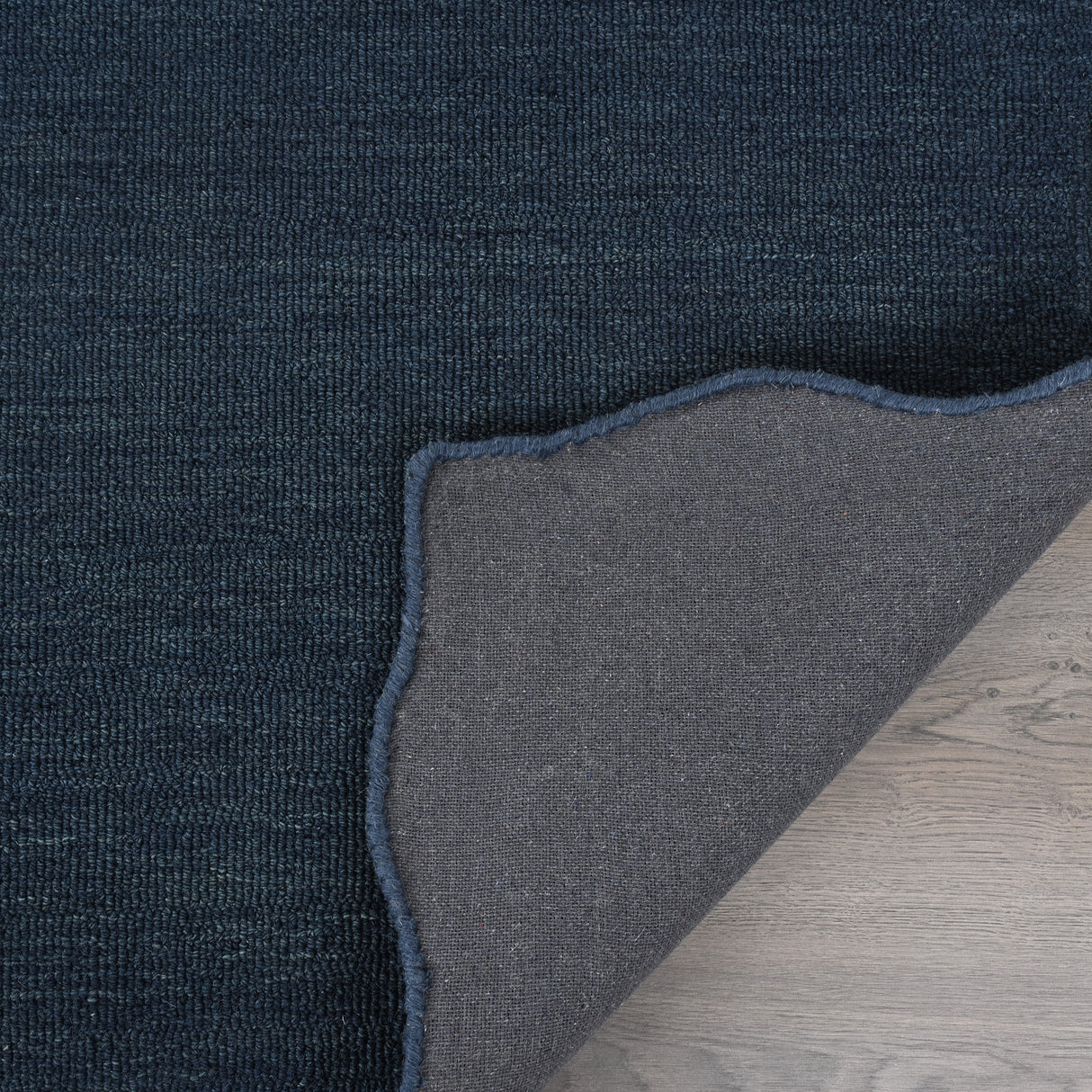 Scalloped Wool Rug – Hand-Tufted, Thick & Soft, Wavy Edge with Cotton Backing