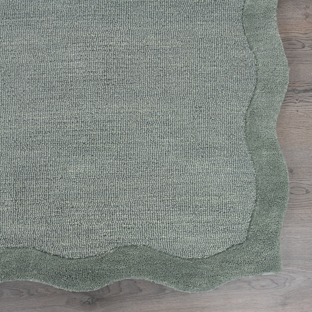 Scalloped Wool Rug – Hand-Tufted, Thick & Soft, Wavy Edge with Cotton Backing