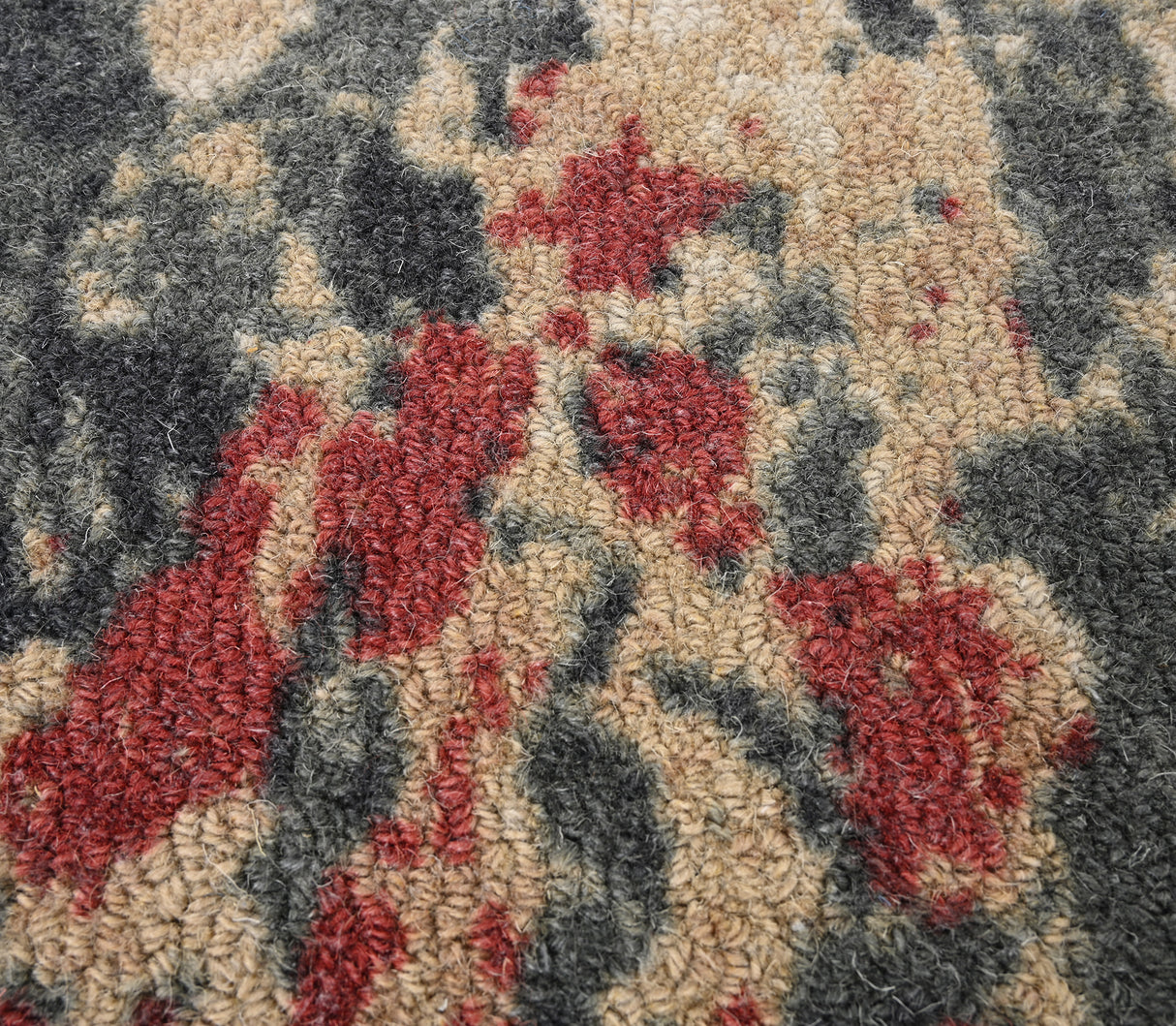 Hand-Tufted Wool Area Rug – Botanical Design with Garden-Inspired Pattern