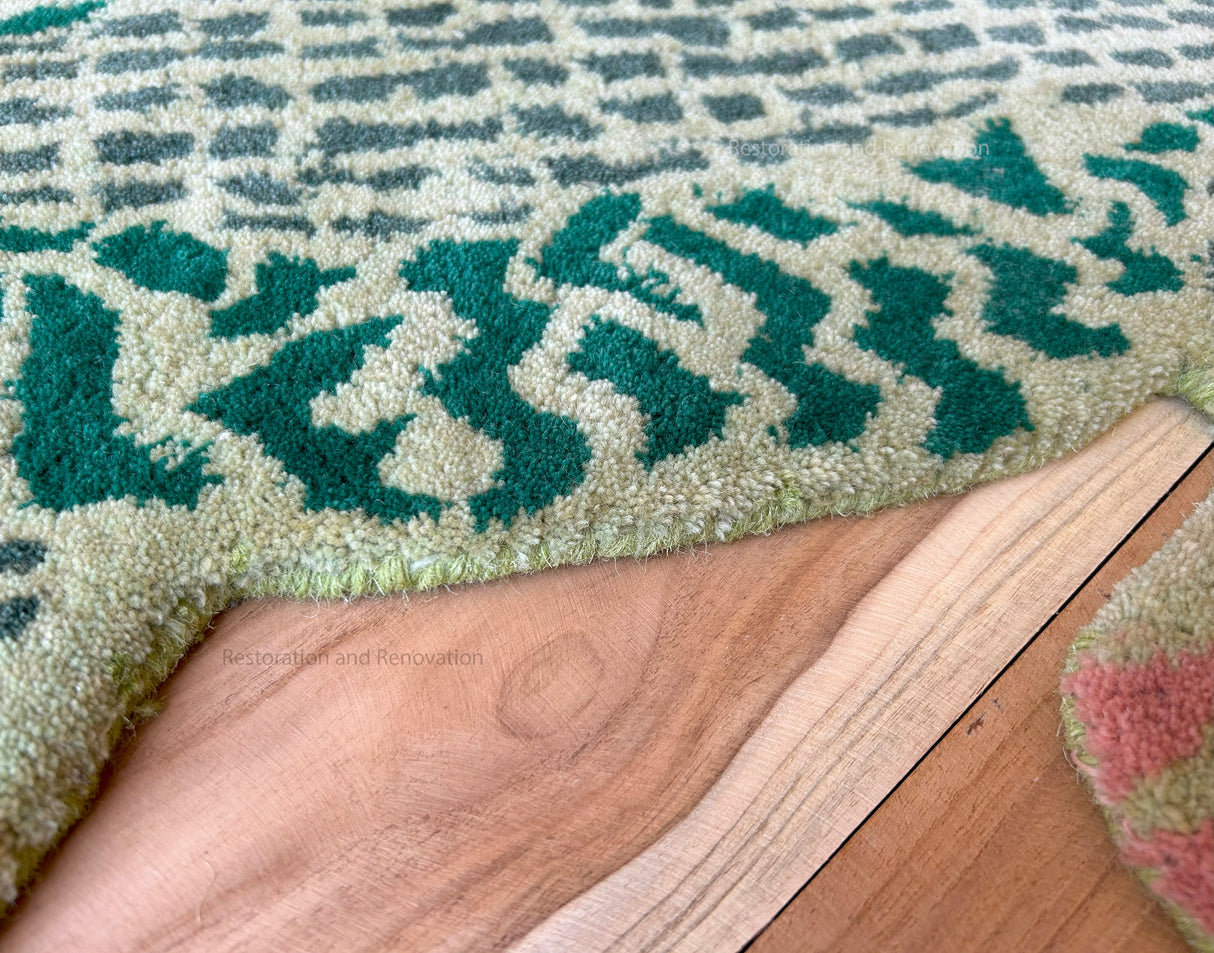 Handmade 100% Wool Area Rug with Realistic Crocodile-Inspired Animal Print Design