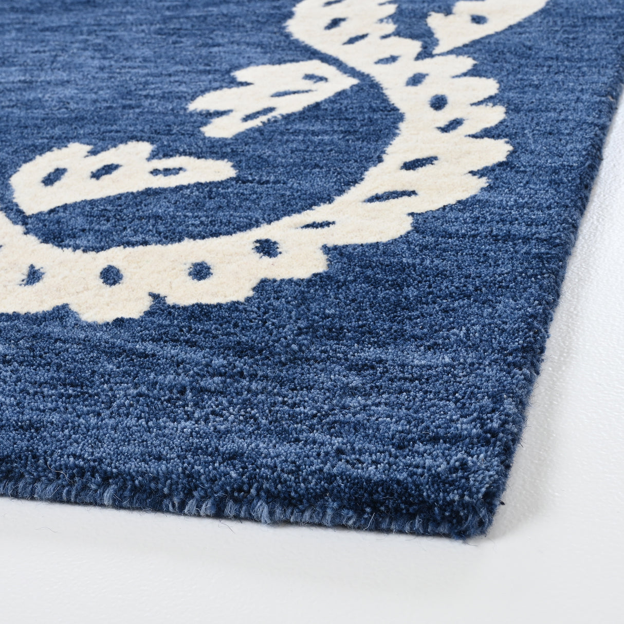 Hand-Tufted Wool Rug - Intricate White Vine Border Carpet