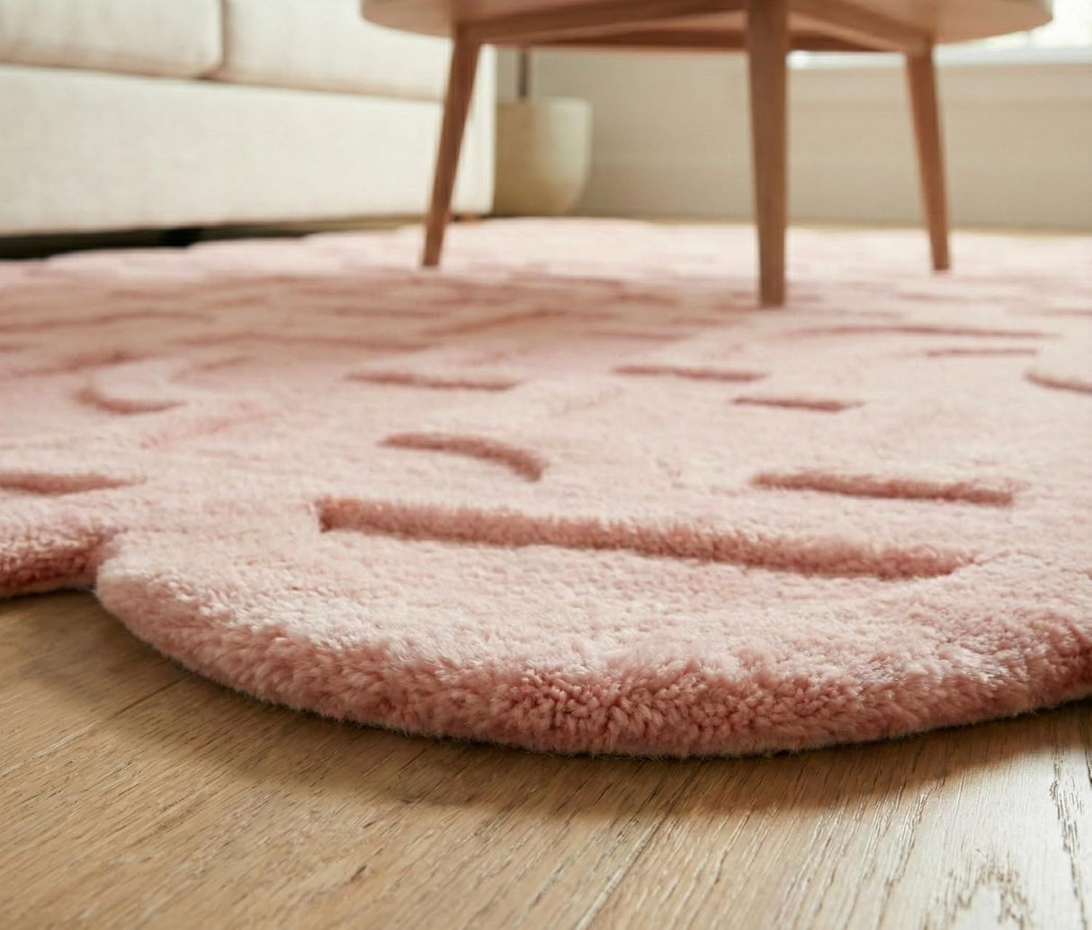 Hand-Tufted Wool Rug Scalloped Edge Modern Geometric Pattern