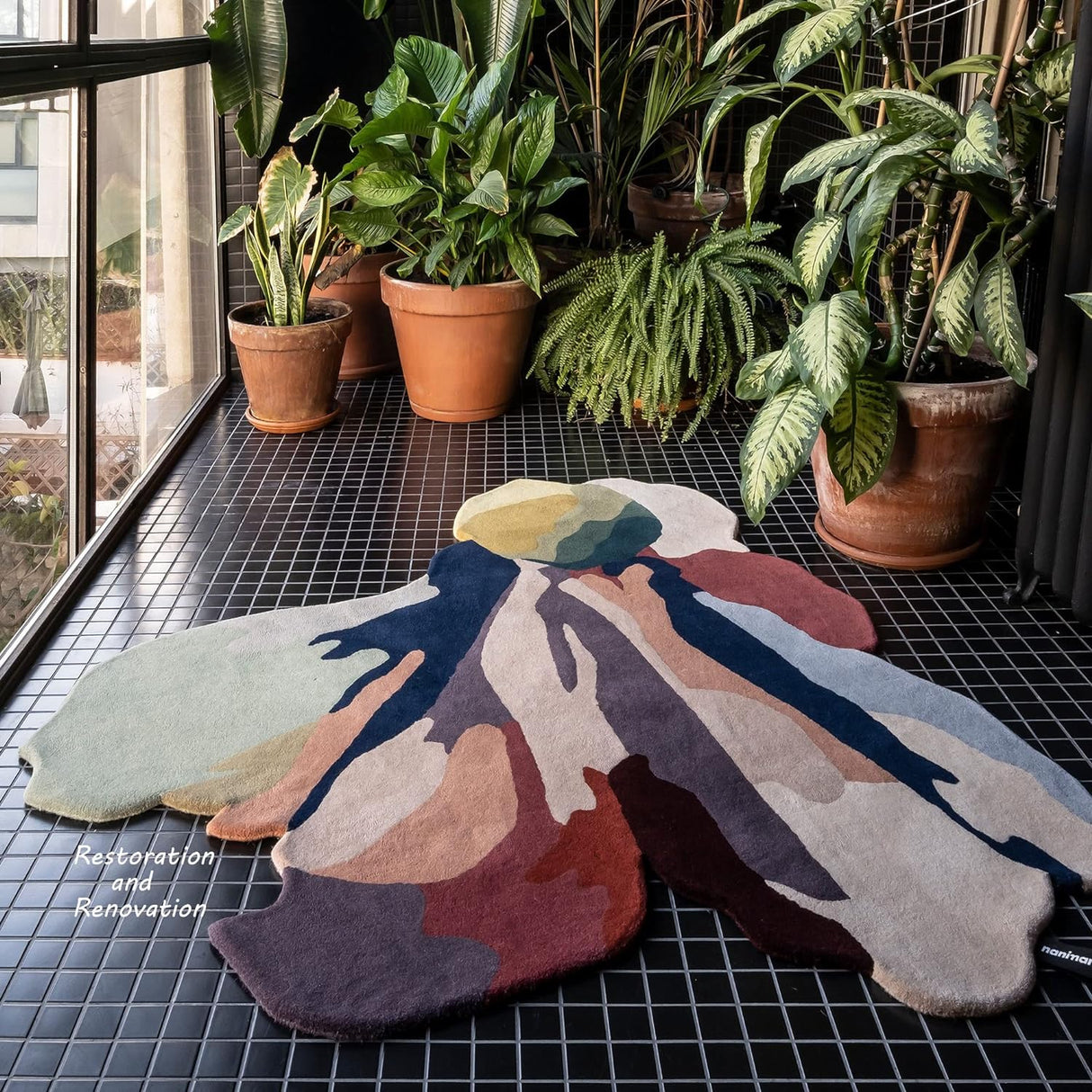 Irregular Shape Floral Bloom Wool Rug