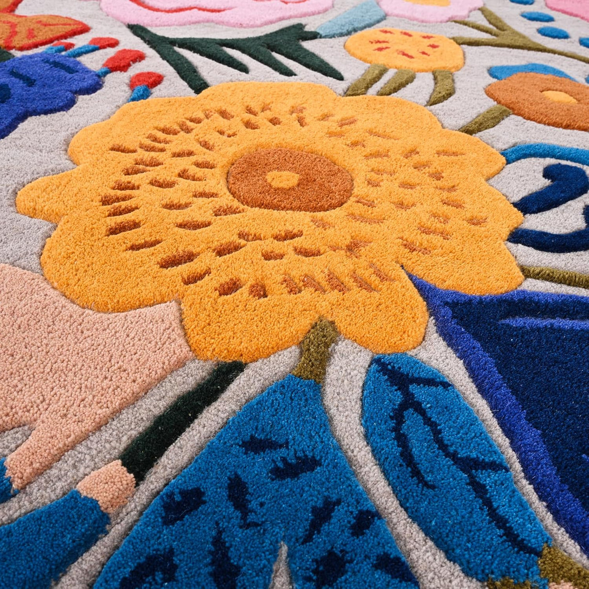 Hand-Tufted Wool Floral Area Rug – Colorful Botanical Garden Design