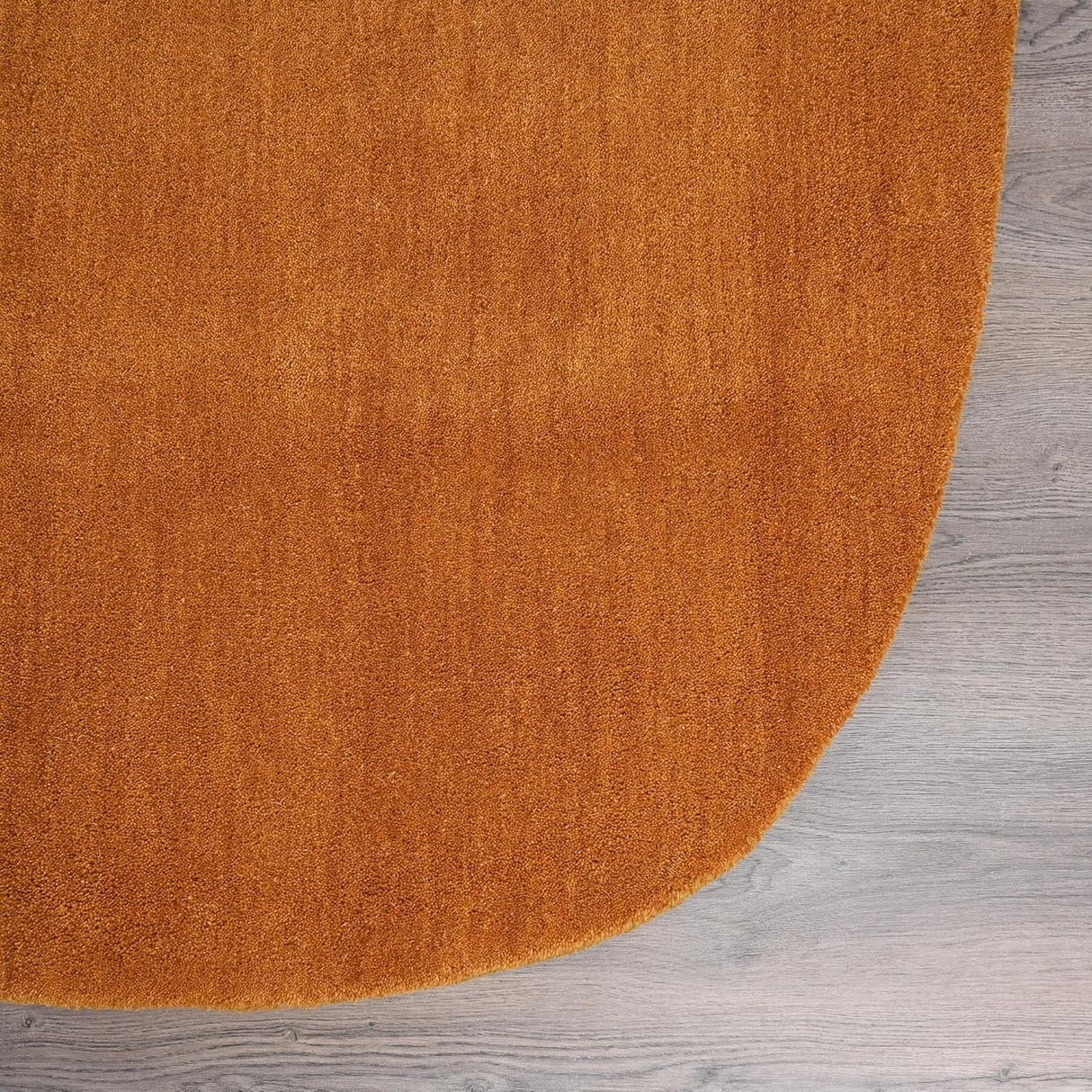 Modern Irregular Oval Rug – Hand-Tufted from New Zealand Wool with Soft and Cozy Feel